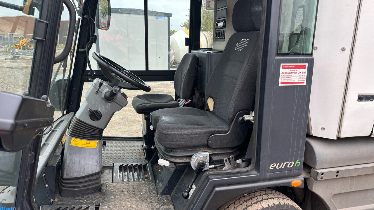 SCHMIDT SWINGO 200 - Utcaseprő gép: 5 kép. SCHMIDT SWINGO 200 - Utcaseprő gép: 5 kép.