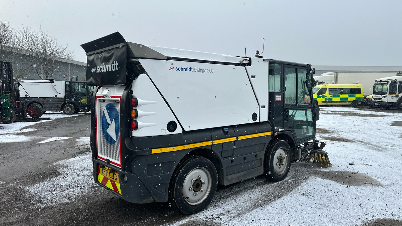 SCHMIDT SWINGO 200 - Utcaseprő gép: 4 kép. SCHMIDT SWINGO 200 - Utcaseprő gép: 4 kép.