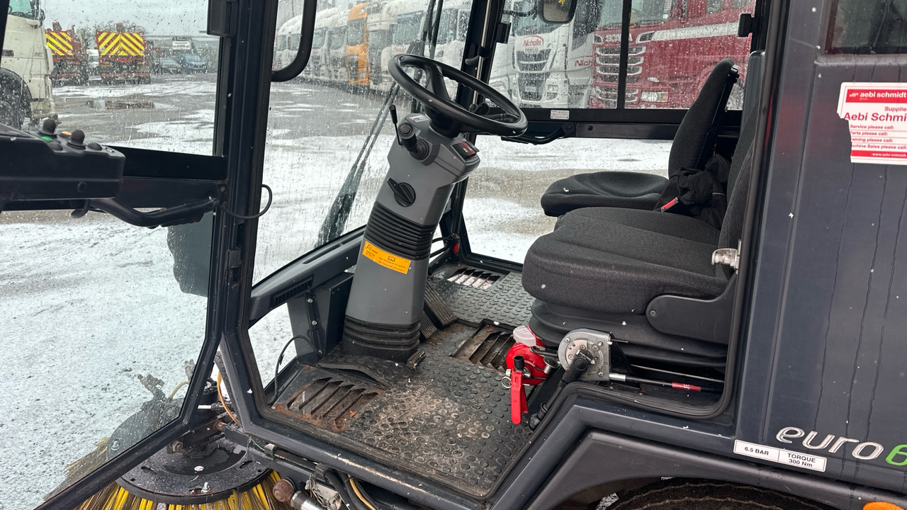 SCHMIDT SWINGO 200 - Utcaseprő gép: 5 kép. SCHMIDT SWINGO 200 - Utcaseprő gép: 5 kép.