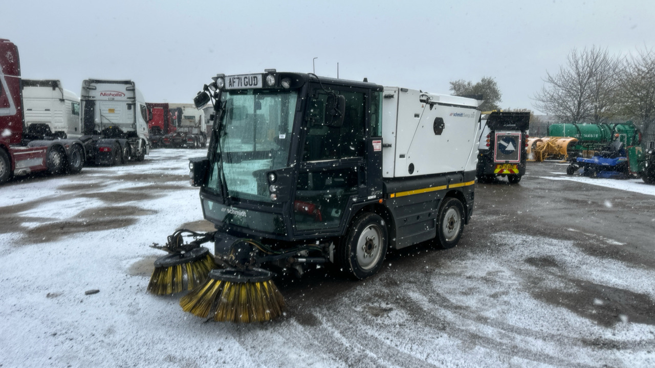 SCHMIDT SWINGO 200 - Utcaseprő gép: 2 kép. SCHMIDT SWINGO 200 - Utcaseprő gép: 2 kép.