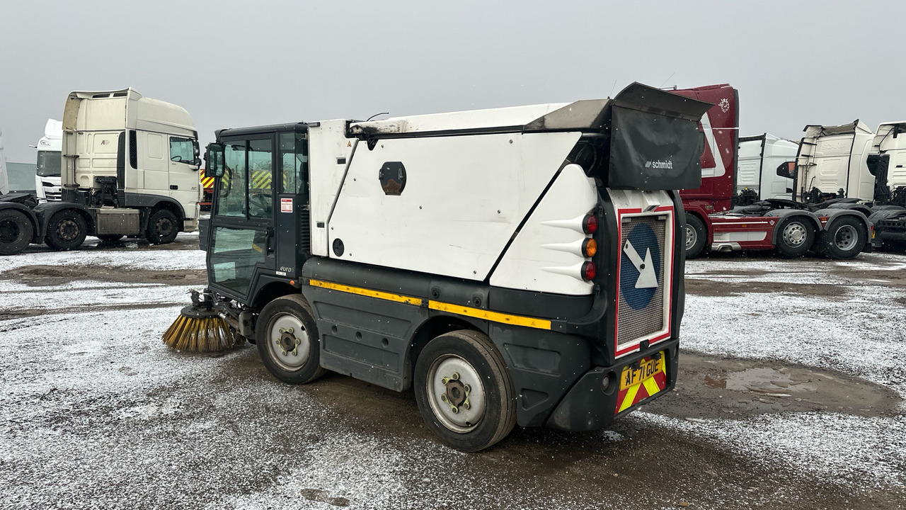 SCHMIDT SWINGO 200 - Utcaseprő gép: 3 kép. SCHMIDT SWINGO 200 - Utcaseprő gép: 3 kép.