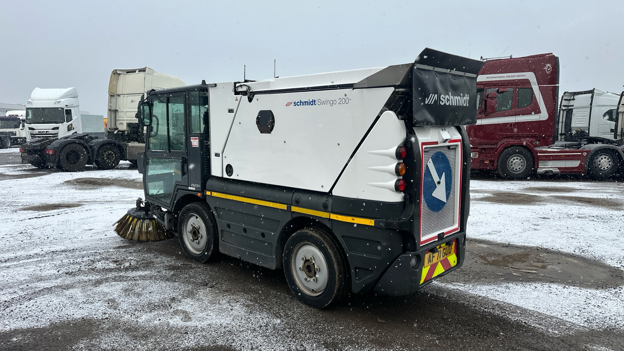 SCHMIDT SWINGO 200 - Utcaseprő gép: 3 kép. SCHMIDT SWINGO 200 - Utcaseprő gép: 3 kép.