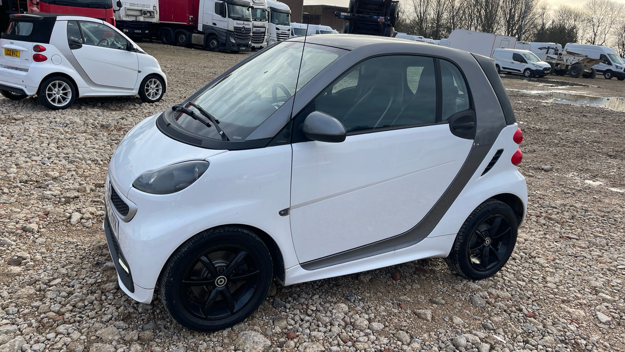 SMART FORTWO COUPE GRANDSTYLE - Hatchback: 2 kép. SMART FORTWO COUPE GRANDSTYLE - Hatchback: 2 kép.