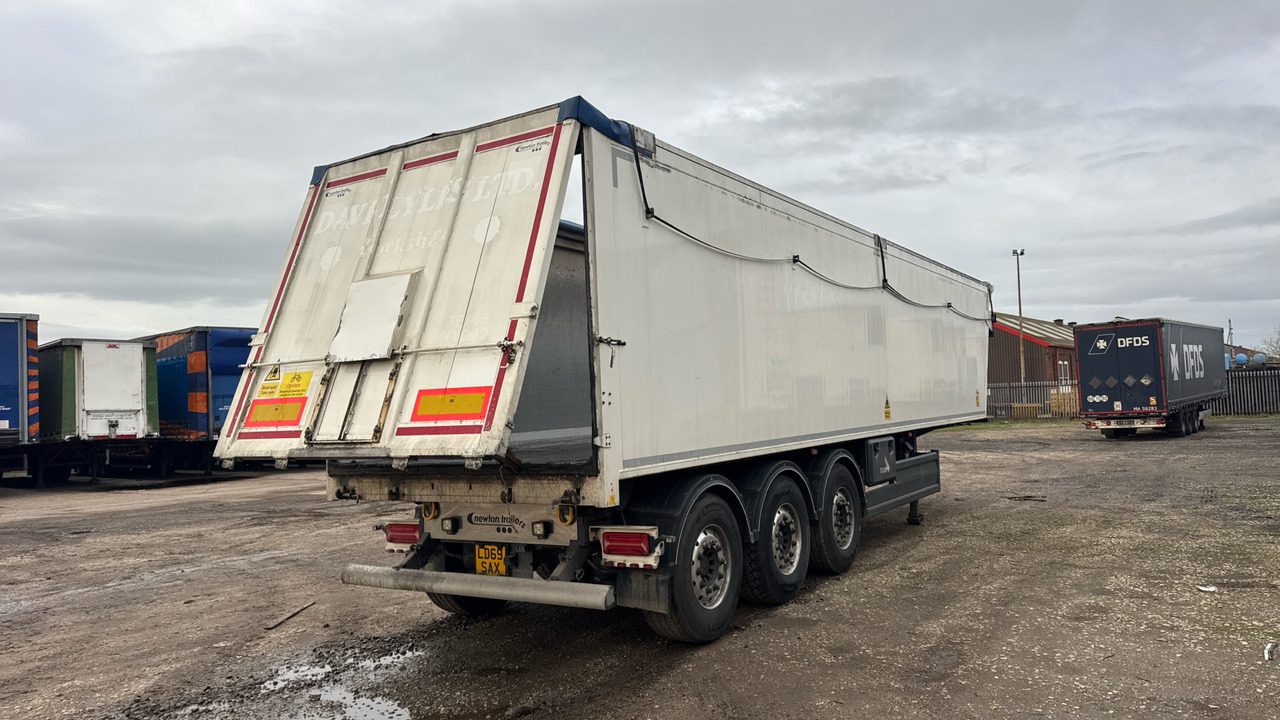 STAS TIPPER - Félpótkocsi billenőplatós: 5 kép. STAS TIPPER - Félpótkocsi billenőplatós: 5 kép.