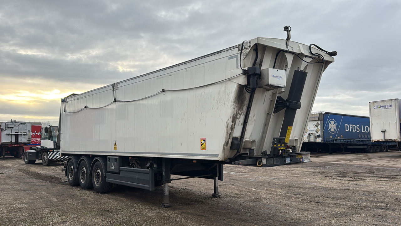 STAS TIPPER - Félpótkocsi billenőplatós: 1 kép. STAS TIPPER - Félpótkocsi billenőplatós: 1 kép.