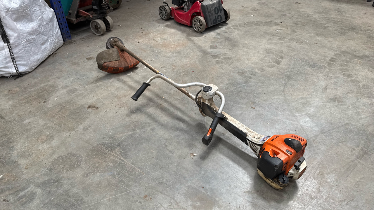STIHL FS410C - Építőipari berendezések: 1 kép. STIHL FS410C - Építőipari berendezések: 1 kép.