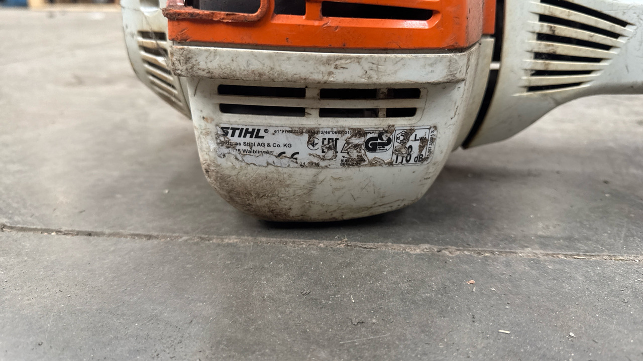 STIHL FS490C STRIMMER - Építőipari berendezések: 5 kép. STIHL FS490C STRIMMER - Építőipari berendezések: 5 kép.