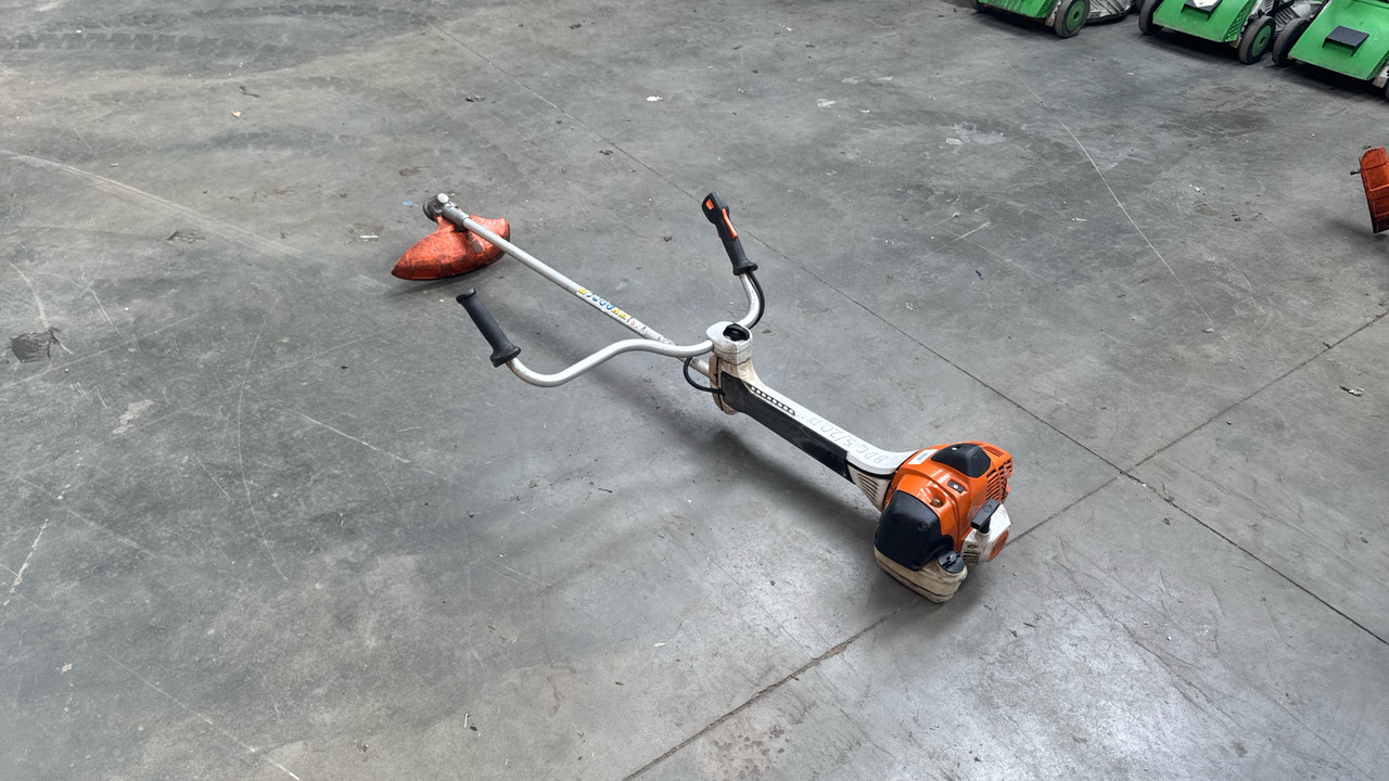 STIHL FS490C STRIMMER - Építőipari berendezések: 2 kép. STIHL FS490C STRIMMER - Építőipari berendezések: 2 kép.