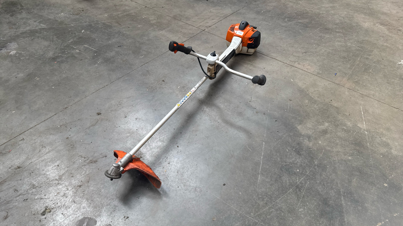 STIHL FS490C STRIMMER - Építőipari berendezések: 3 kép. STIHL FS490C STRIMMER - Építőipari berendezések: 3 kép.