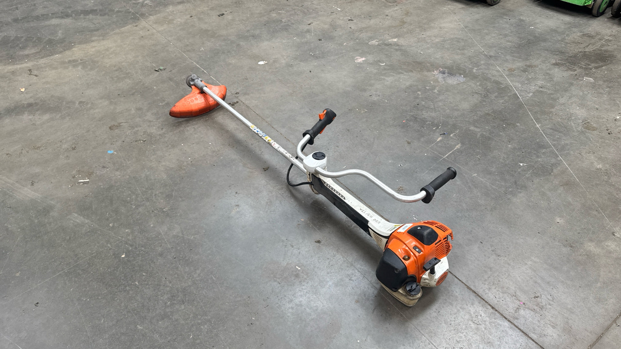 STIHL FS490C STRIMMER - Építőipari berendezések: 2 kép. STIHL FS490C STRIMMER - Építőipari berendezések: 2 kép.