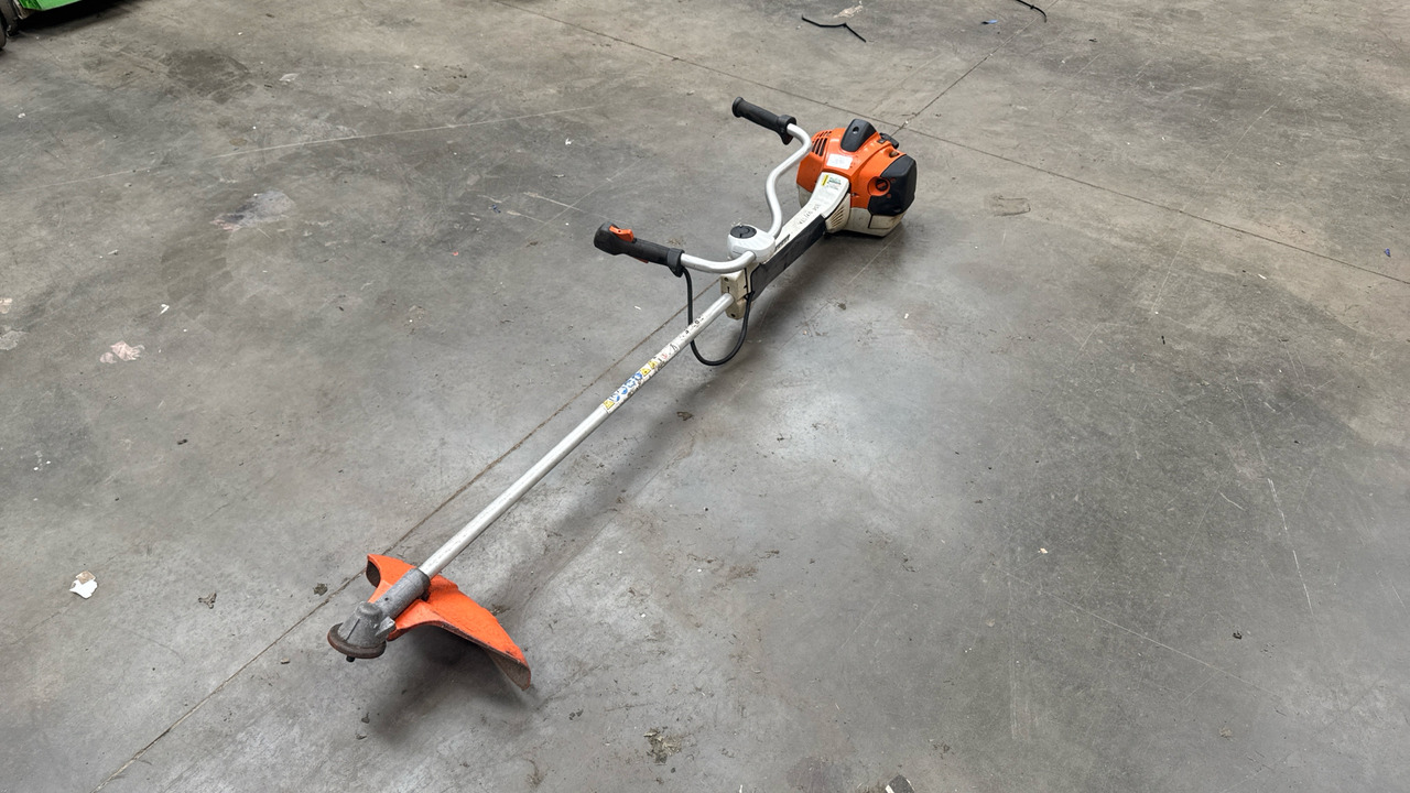 STIHL FS490C STRIMMER - Építőipari berendezések: 3 kép. STIHL FS490C STRIMMER - Építőipari berendezések: 3 kép.
