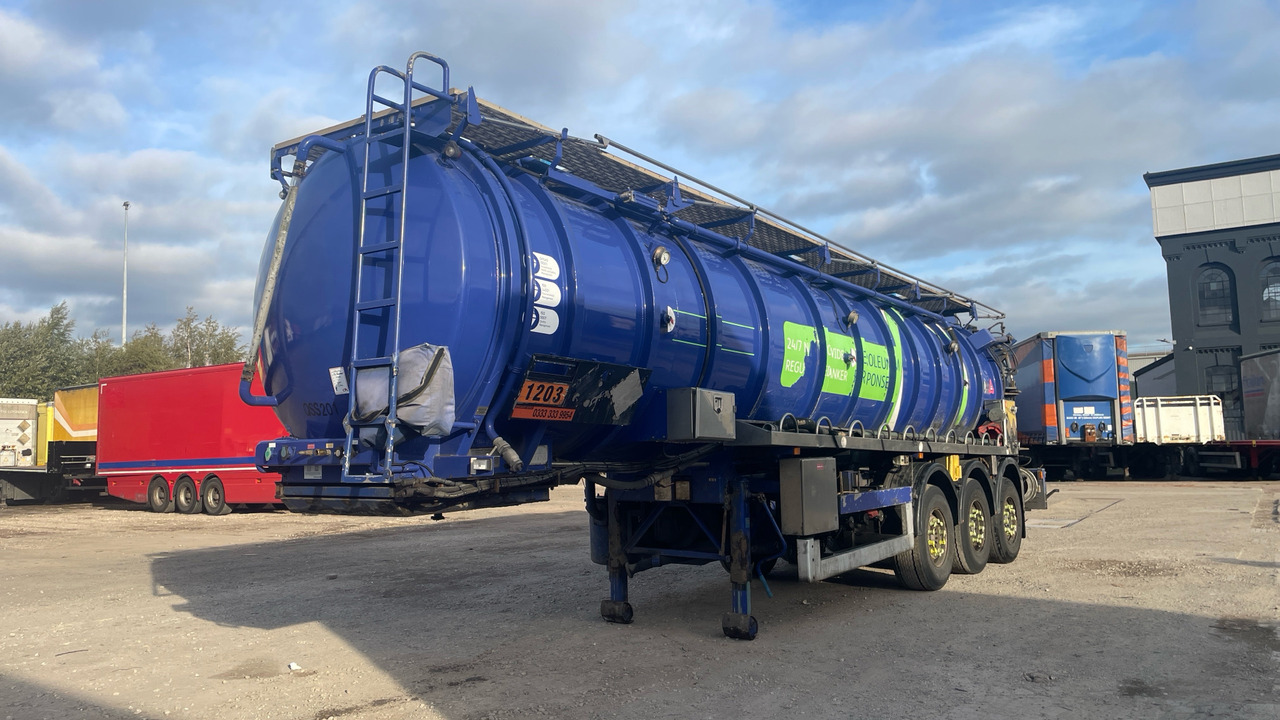 TCL TANKER VACUUM - Tartályos félpótkocsi: 3 kép. TCL TANKER VACUUM - Tartályos félpótkocsi: 3 kép.