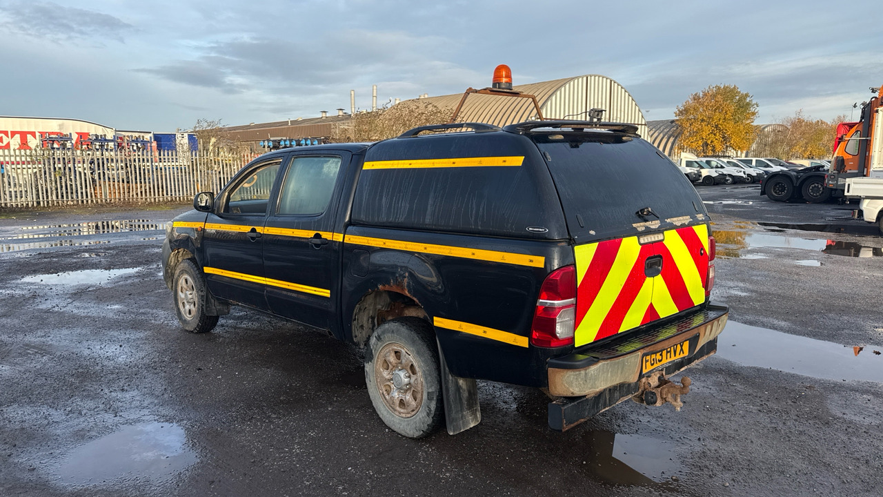 TOYOTA HILUX 2.5 D-4D 144PS - Pickup, Duplakabinos kisteherautó: 3 kép. TOYOTA HILUX 2.5 D-4D 144PS - Pickup, Duplakabinos kisteherautó: 3 kép.