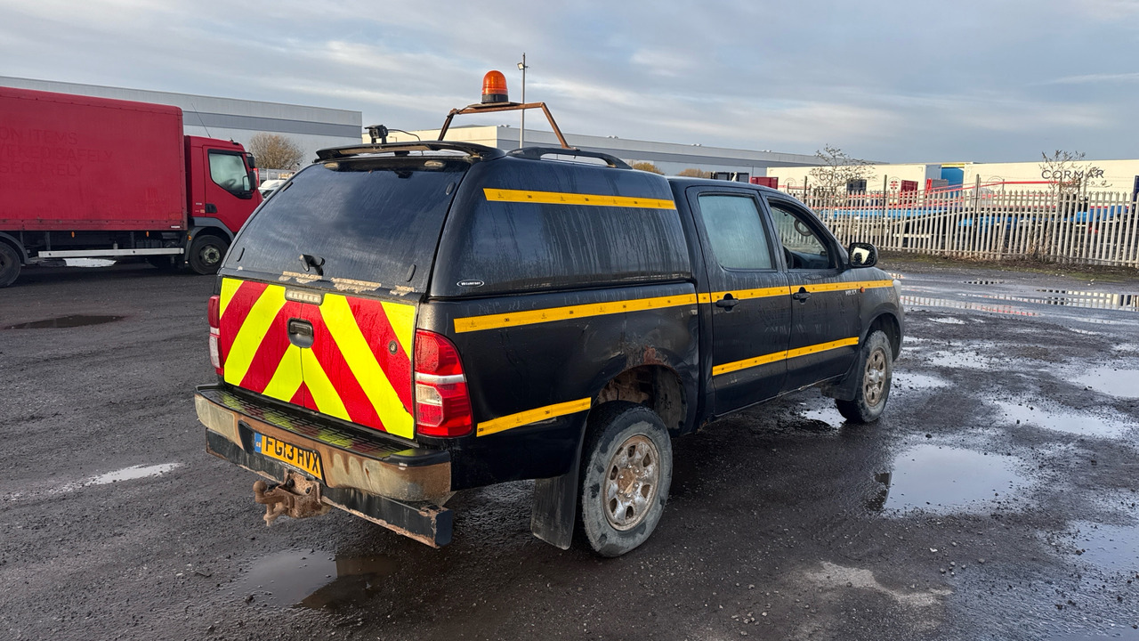 TOYOTA HILUX 2.5 D-4D 144PS - Pickup, Duplakabinos kisteherautó: 4 kép. TOYOTA HILUX 2.5 D-4D 144PS - Pickup, Duplakabinos kisteherautó: 4 kép.