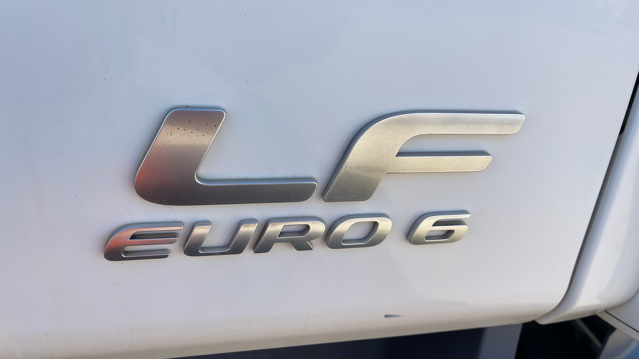 Teherautó DAF LF 260: 18 kép.