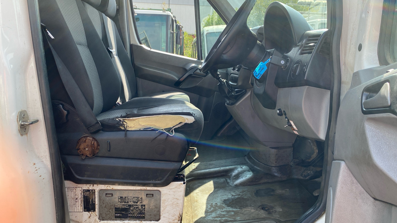 VOLKSWAGEN CRAFTER T30 2.0 TDI 140PS - Billenőplatós kisteherautó: 5 kép. VOLKSWAGEN CRAFTER T30 2.0 TDI 140PS - Billenőplatós kisteherautó: 5 kép.