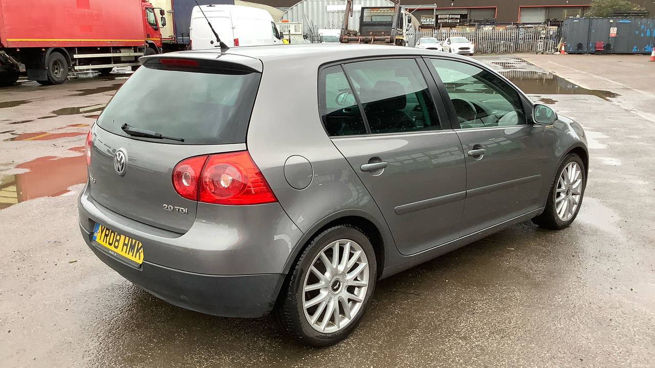 VOLKSWAGEN GOLF GT 2.0 TDI 140PS - Hatchback: 4 kép. VOLKSWAGEN GOLF GT 2.0 TDI 140PS - Hatchback: 4 kép.