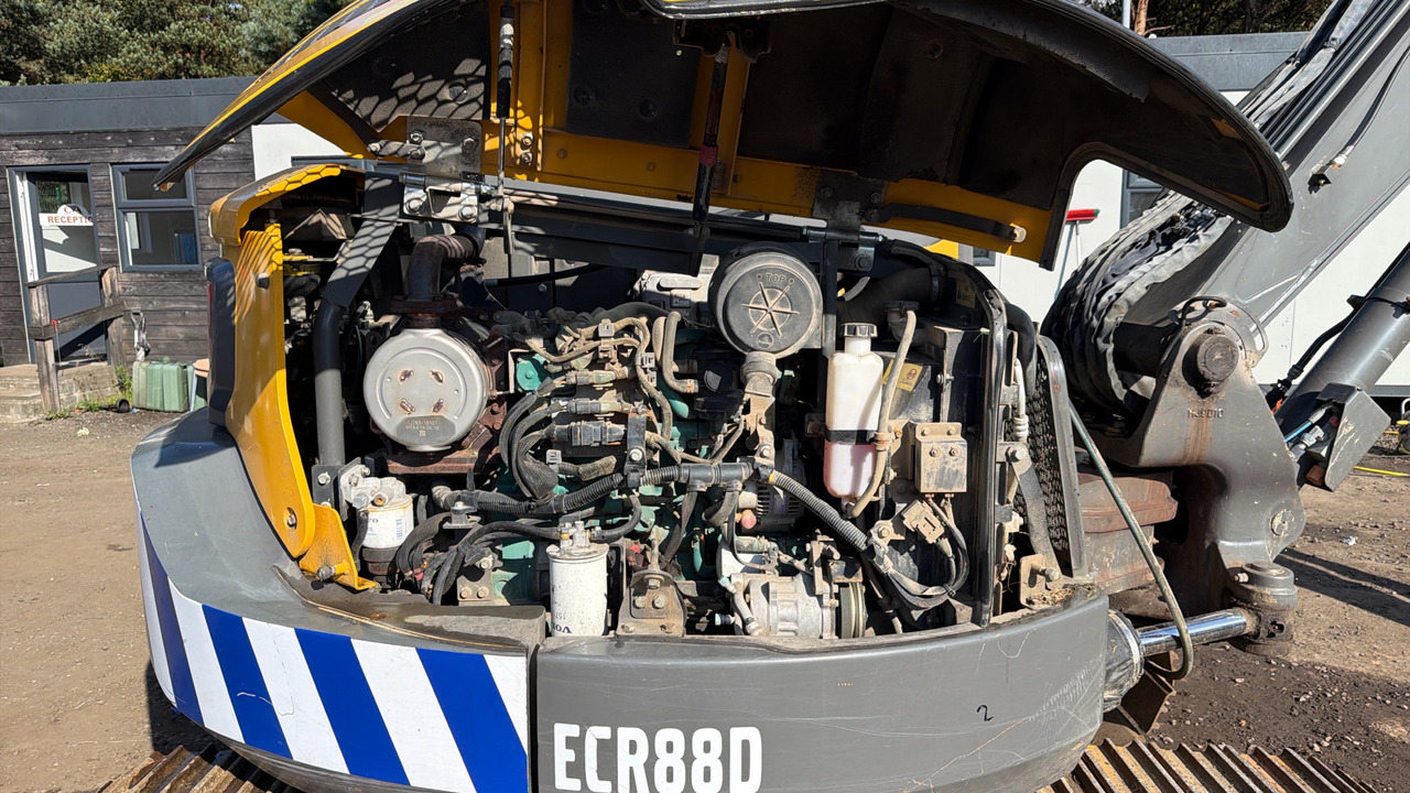 VOLVO ECR88D - Építőipari berendezések: 5 kép. VOLVO ECR88D - Építőipari berendezések: 5 kép.