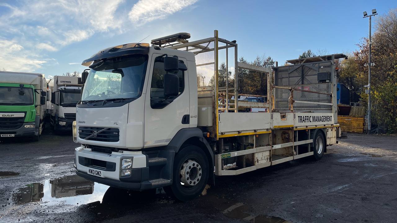 VOLVO FL 240 - Platós teherautó: 2 kép. VOLVO FL 240 - Platós teherautó: 2 kép.