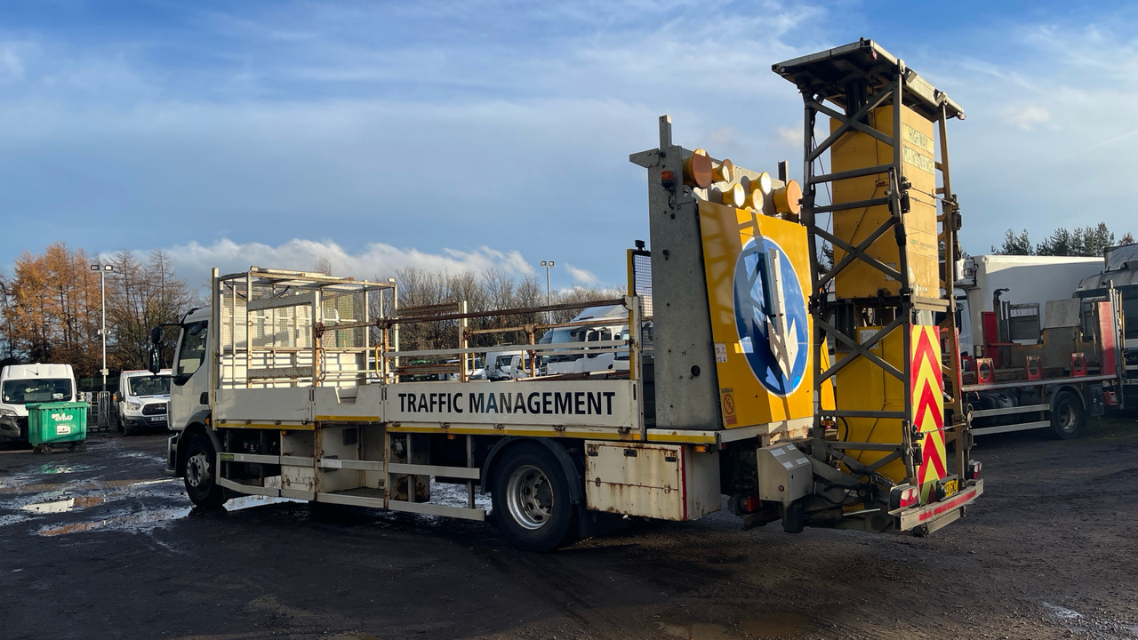 VOLVO FL 240 - Platós teherautó: 3 kép. VOLVO FL 240 - Platós teherautó: 3 kép.