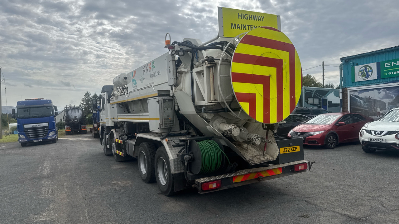 VOLVO FM 400 - Szippantós autó: 3 kép. VOLVO FM 400 - Szippantós autó: 3 kép.
