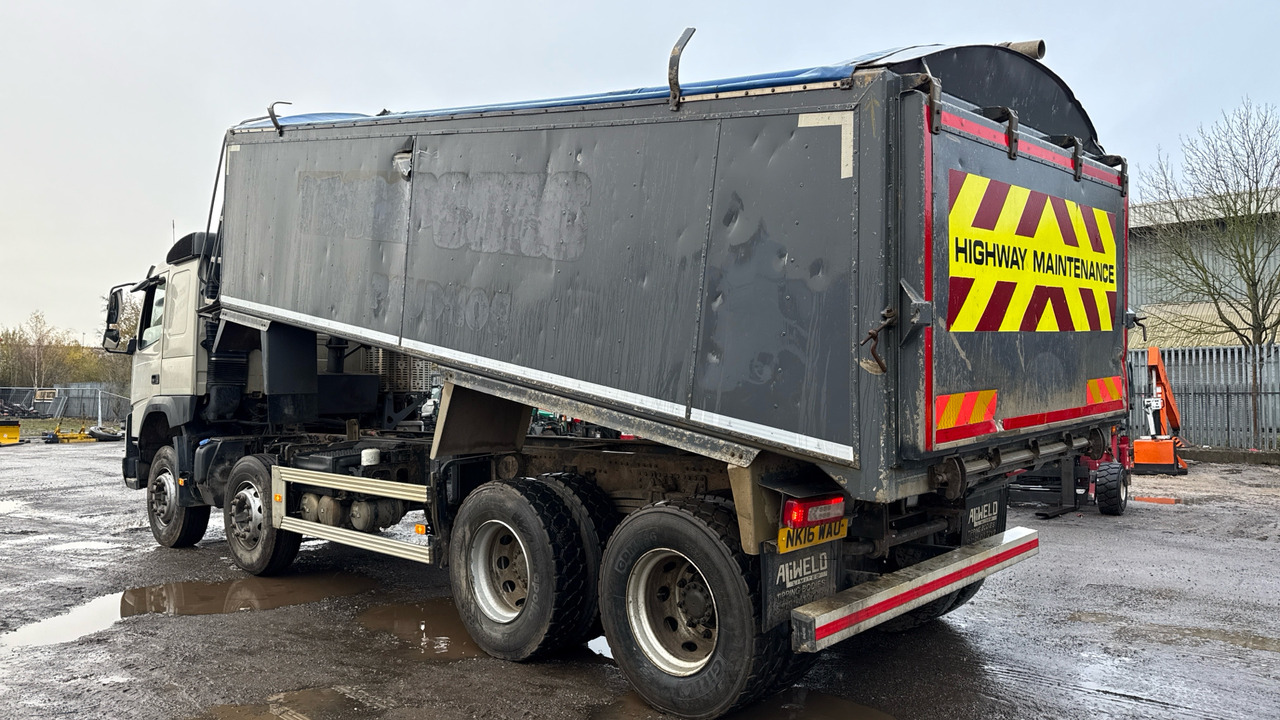 VOLVO FM - Billenőplatós teherautó: 3 kép. VOLVO FM - Billenőplatós teherautó: 3 kép.