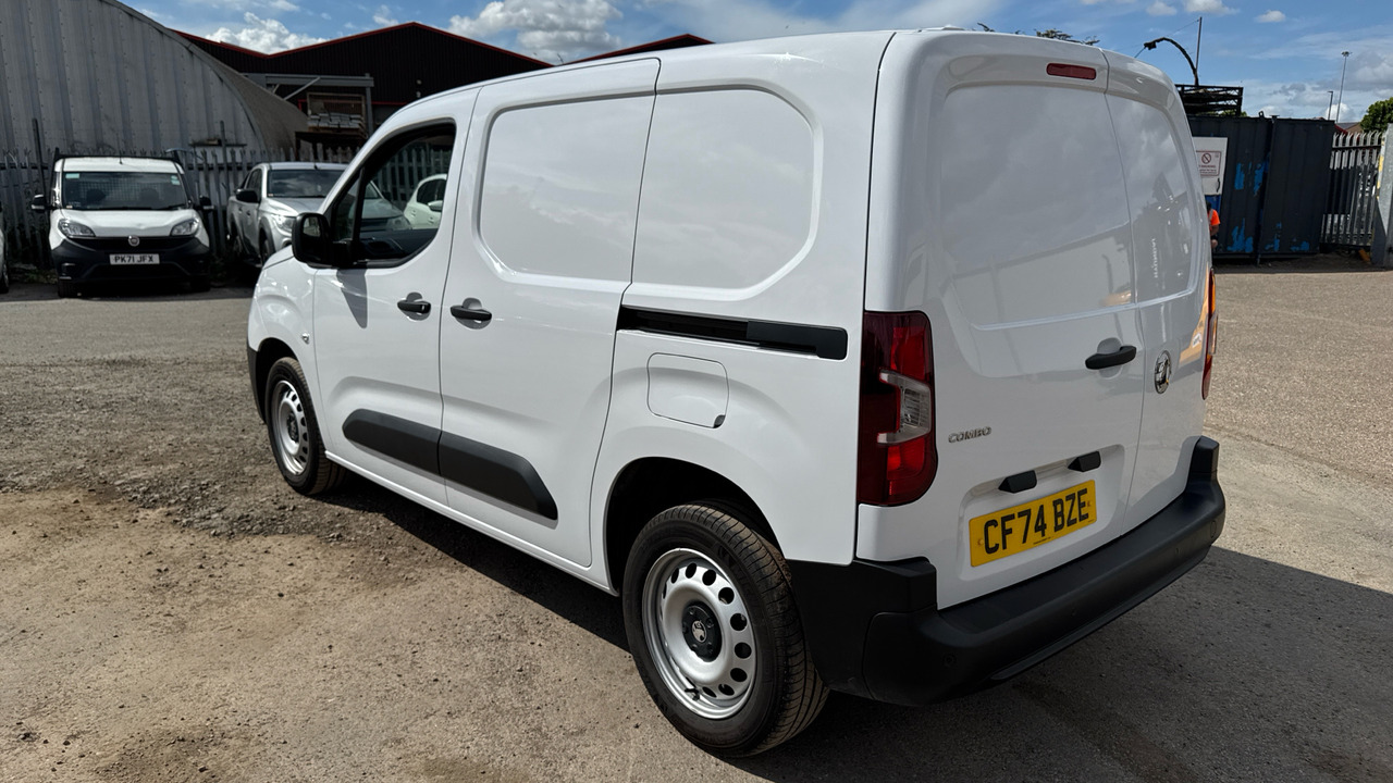 Vauxhall Combo 1.5 TURBO D 100PS PRIME - Kis furgon: 3 kép. Vauxhall Combo 1.5 TURBO D 100PS PRIME - Kis furgon: 3 kép.