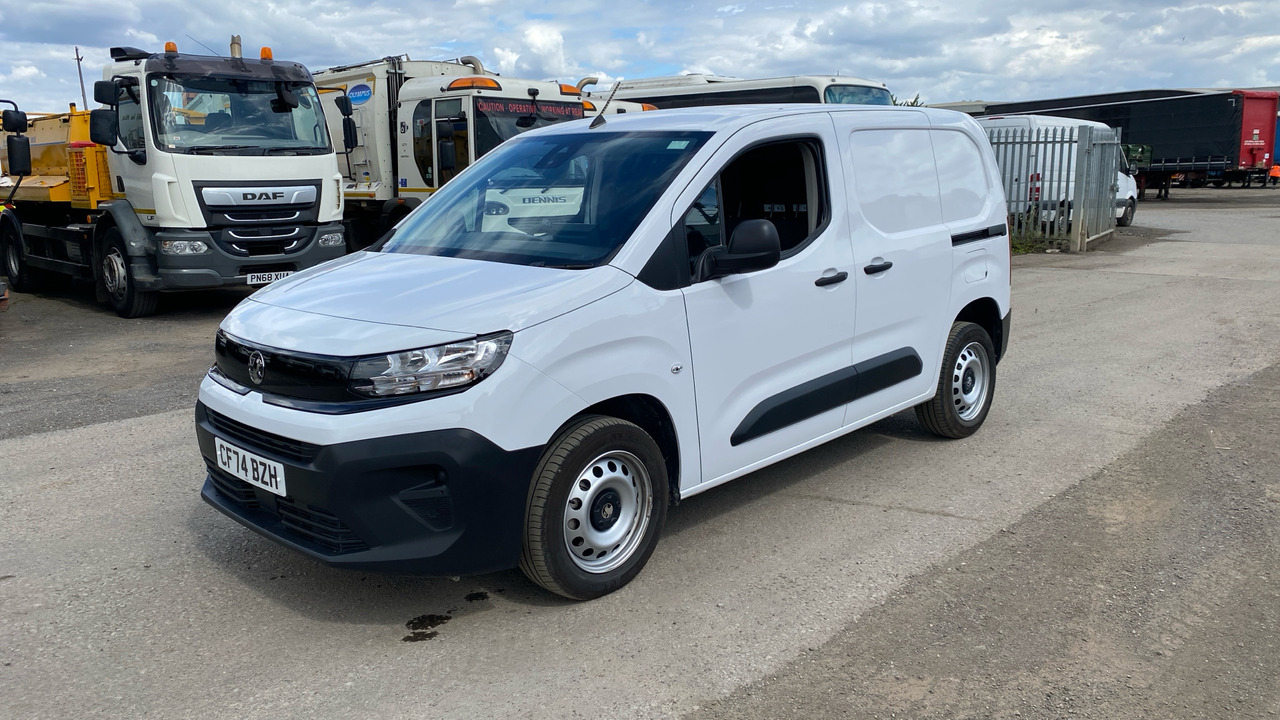 Vauxhall Combo 1.5 TURBO D 100PS PRIME - Kis furgon: 2 kép. Vauxhall Combo 1.5 TURBO D 100PS PRIME - Kis furgon: 2 kép.