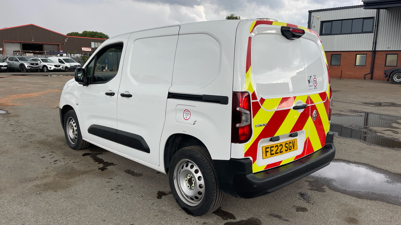 Vauxhall Combo Cargo 2300 1.5 TURBO D 100PS - Kis furgon: 3 kép. Vauxhall Combo Cargo 2300 1.5 TURBO D 100PS - Kis furgon: 3 kép.