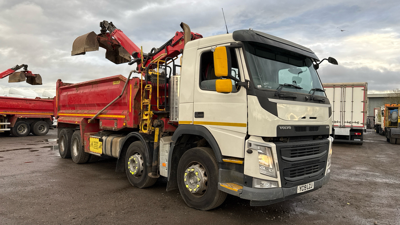 Volvo FM 410 - Billenőplatós teherautó, Darus autó: 1 kép. Volvo FM 410 - Billenőplatós teherautó, Darus autó: 1 kép.