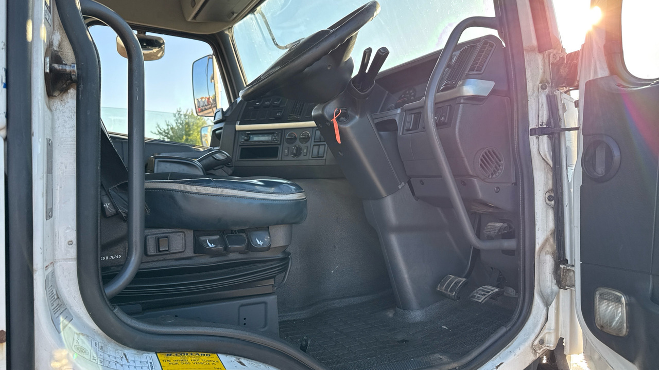 Volvo FMX 380 - Horgos rakodó teherautó: 5 kép. Volvo FMX 380 - Horgos rakodó teherautó: 5 kép.