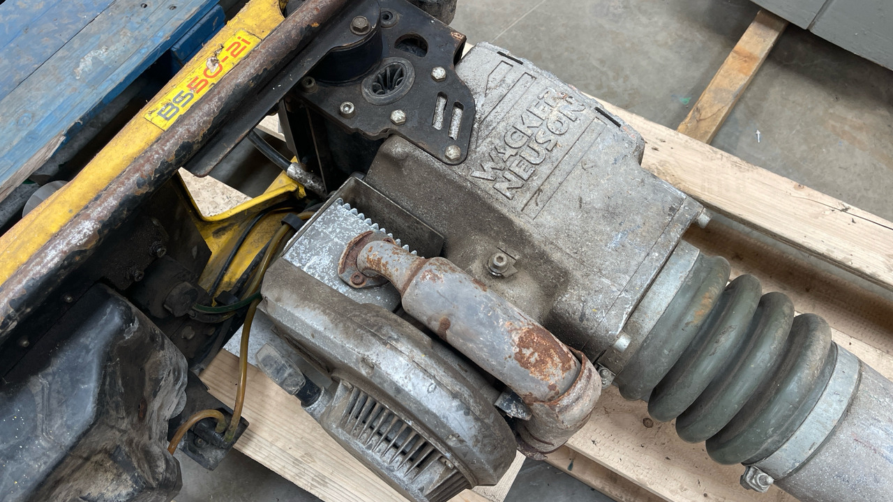 WACKER NEUSON BS-50-21 WHACKER PLATE, PETROL (UNTESTED) - Építőipari berendezések: 3 kép. WACKER NEUSON BS-50-21 WHACKER PLATE, PETROL (UNTESTED) - Építőipari berendezések: 3 kép.