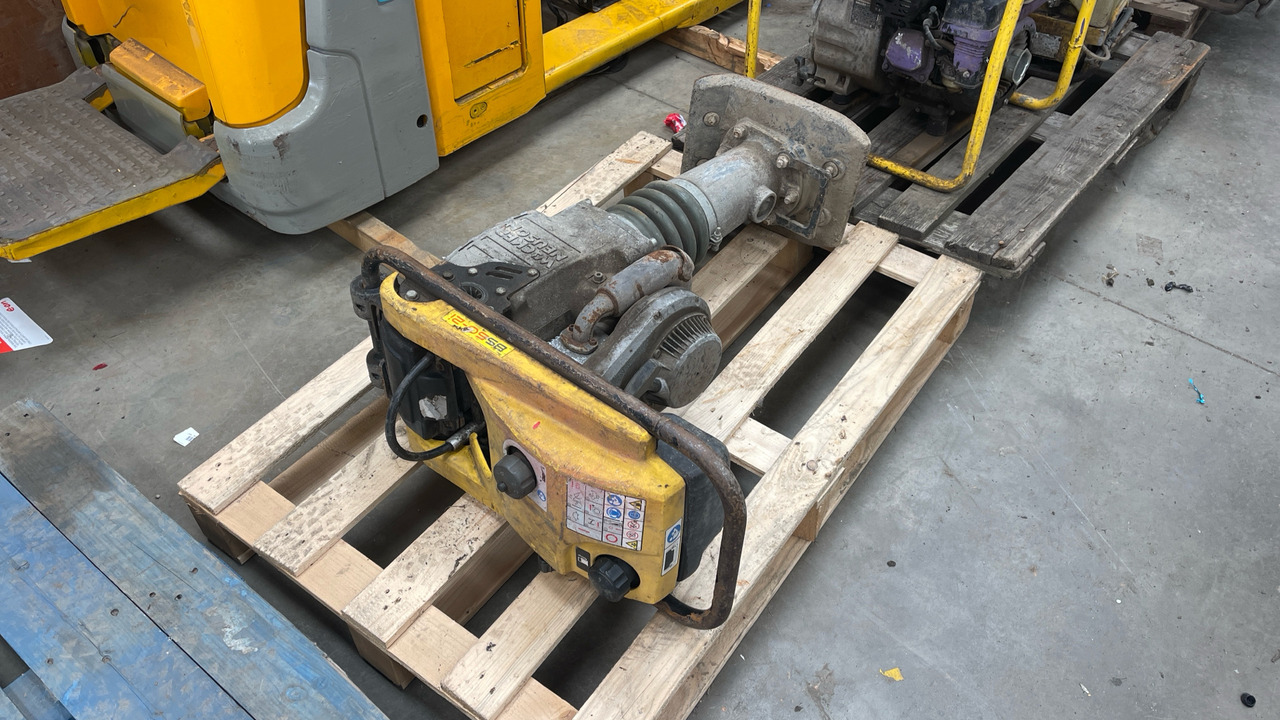 WACKER NEUSON BS-50-21 WHACKER PLATE, PETROL (UNTESTED) - Építőipari berendezések: 1 kép. WACKER NEUSON BS-50-21 WHACKER PLATE, PETROL (UNTESTED) - Építőipari berendezések: 1 kép.