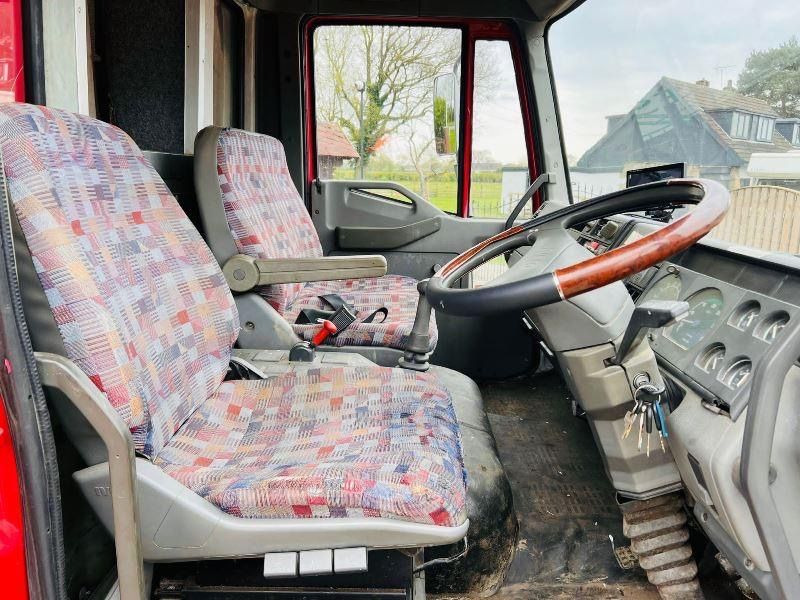 Kamper 2w1 Koniwoz IVECO CARGO - Lószállító kamion: 4 kép. Kamper 2w1 Koniwoz IVECO CARGO - Lószállító kamion: 4 kép.