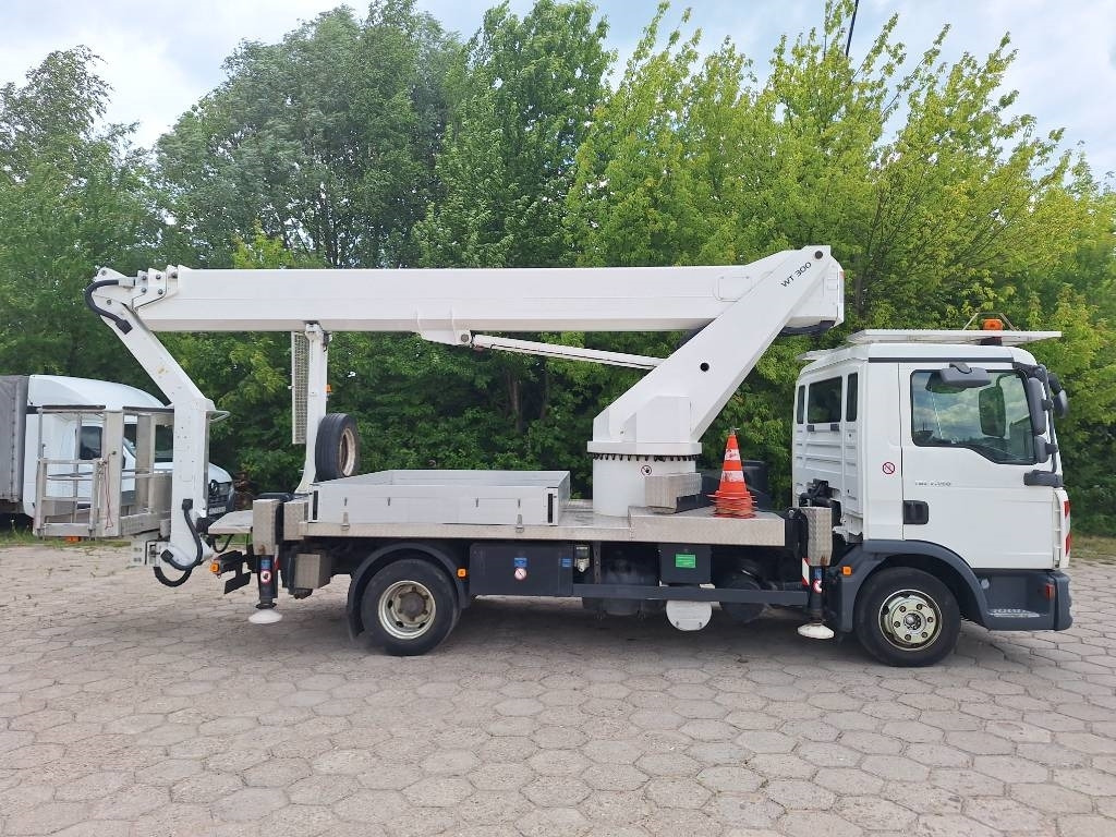 MAN podnośnik koszowy Wumag WT 300 - Teleszkópos emelő: 4 kép. MAN podnośnik koszowy Wumag WT 300 - Teleszkópos emelő: 4 kép.