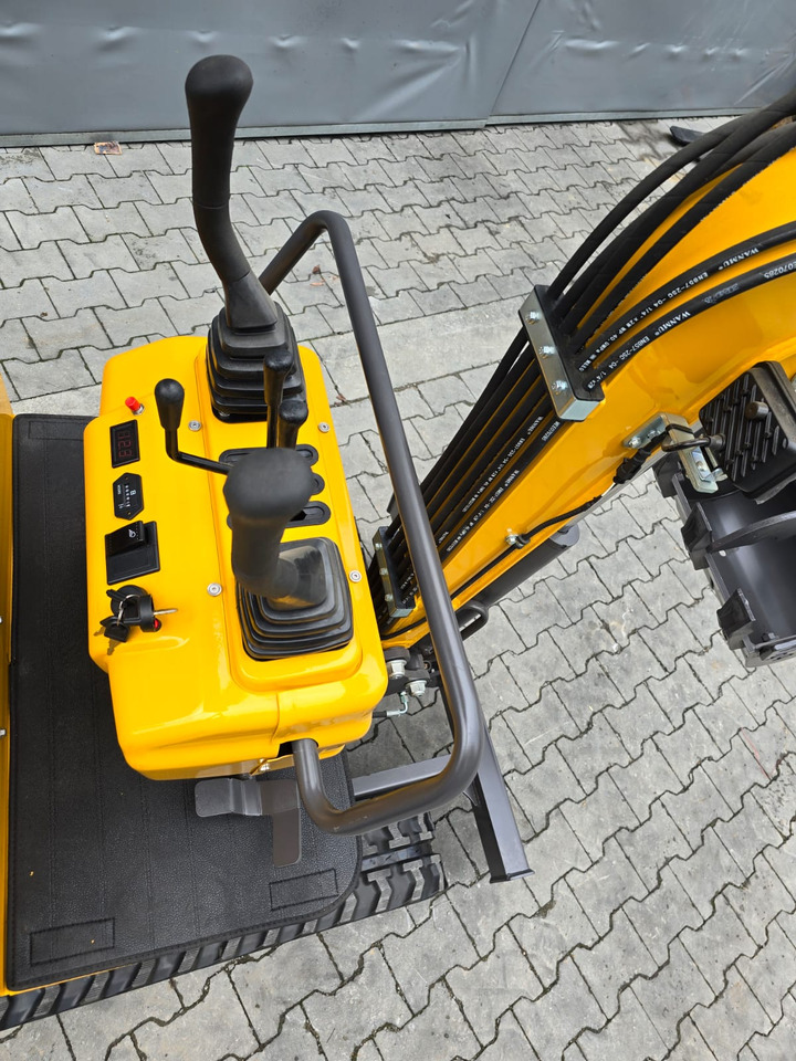 Berger Kraus BK900A Minikoparka Berger Kraus - Minikotró: 2 kép. Berger Kraus BK900A Minikoparka Berger Kraus - Minikotró: 2 kép.