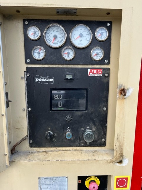 Doosan 25/280 XHP1000WCAT-T4 - Légkompresszor: 4 kép. Doosan 25/280 XHP1000WCAT-T4 - Légkompresszor: 4 kép.