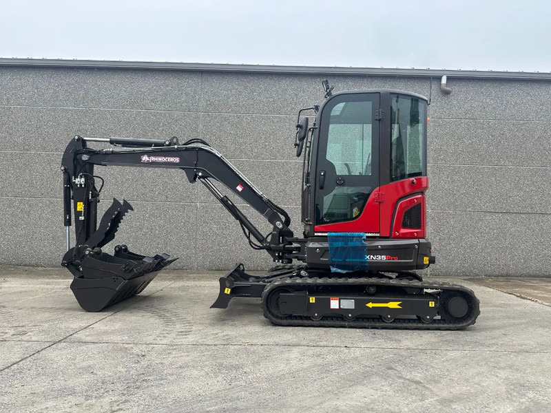 Rhinoceros XN35 PRO - Minikotró: 1 kép. Rhinoceros XN35 PRO - Minikotró: 1 kép.
