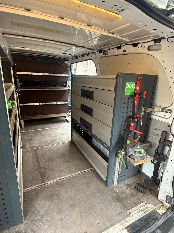 Fahrzeugeinrichtung ( Regale ) Mercedes Vito - Alkatrész - Teherautó: 5 kép. Fahrzeugeinrichtung ( Regale ) Mercedes Vito - Alkatrész - Teherautó: 5 kép.