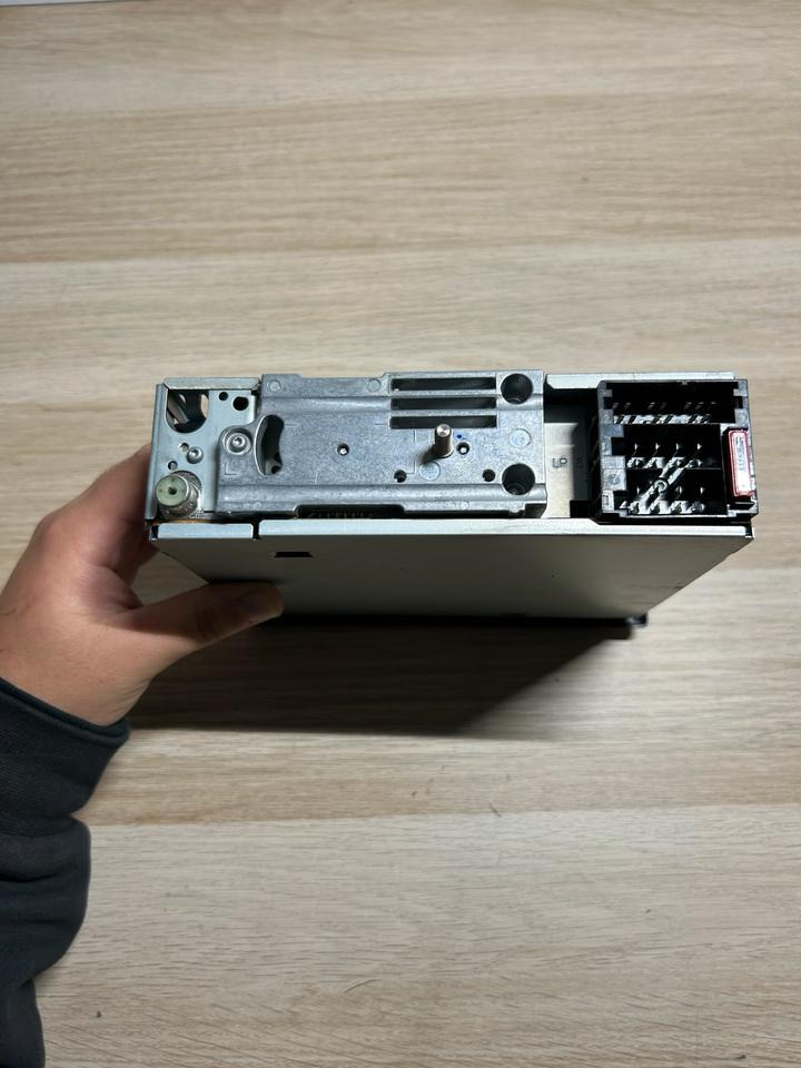 Blaupunkt Multimedia Radio 24V 7645050510 - Navigációs rendszer - Teherautó: 3 kép. Blaupunkt Multimedia Radio 24V 7645050510 - Navigációs rendszer - Teherautó: 3 kép.