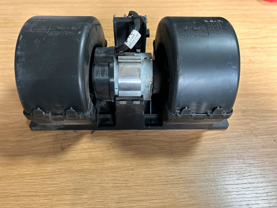 DAF CF Klimaanlage Motor A4584/A4588 - Hűtőrendszer - Teherautó: 4 kép. DAF CF Klimaanlage Motor A4584/A4588 - Hűtőrendszer - Teherautó: 4 kép.