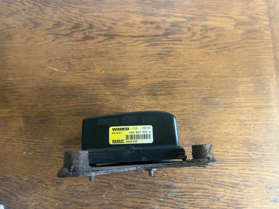 DAF Radarsensor 2004330 WABCO 4460670320 - Érzékelő - Teherautó: 4 kép. DAF Radarsensor 2004330 WABCO 4460670320 - Érzékelő - Teherautó: 4 kép.