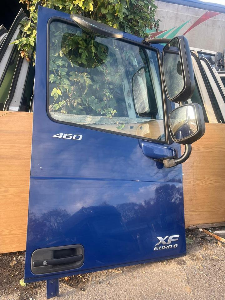 DAF XF 460 EU6 Beifahrertür Blau Rechts Spiegel Innenverkleidung - Ajtó és alkatrészek - Teherautó: 3 kép. DAF XF 460 EU6 Beifahrertür Blau Rechts Spiegel Innenverkleidung - Ajtó és alkatrészek - Teherautó: 3 kép.