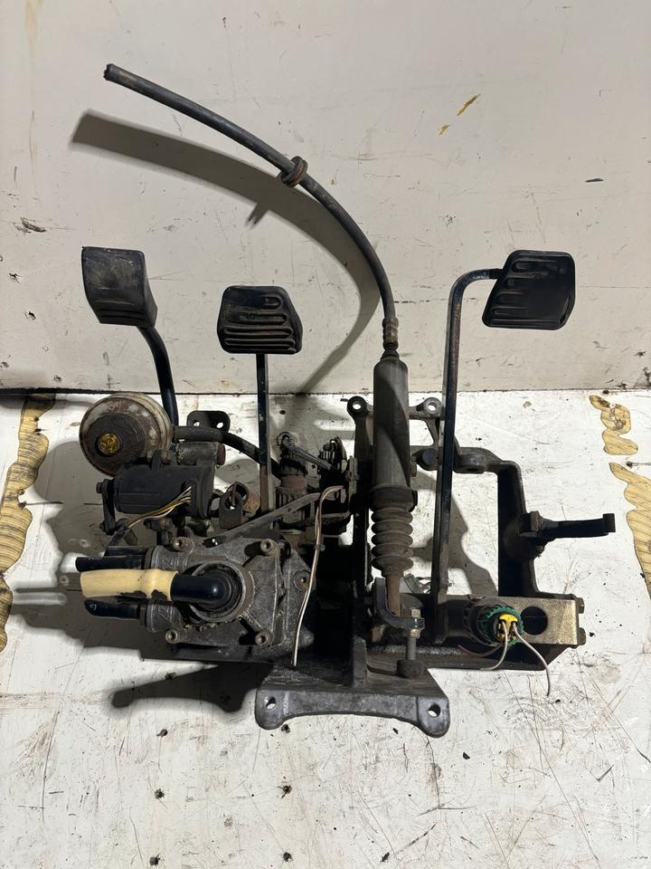 Haldex Betriebsbremsventil 320063123 - Fékszelep - Teherautó: 2 kép. Haldex Betriebsbremsventil 320063123 - Fékszelep - Teherautó: 2 kép.