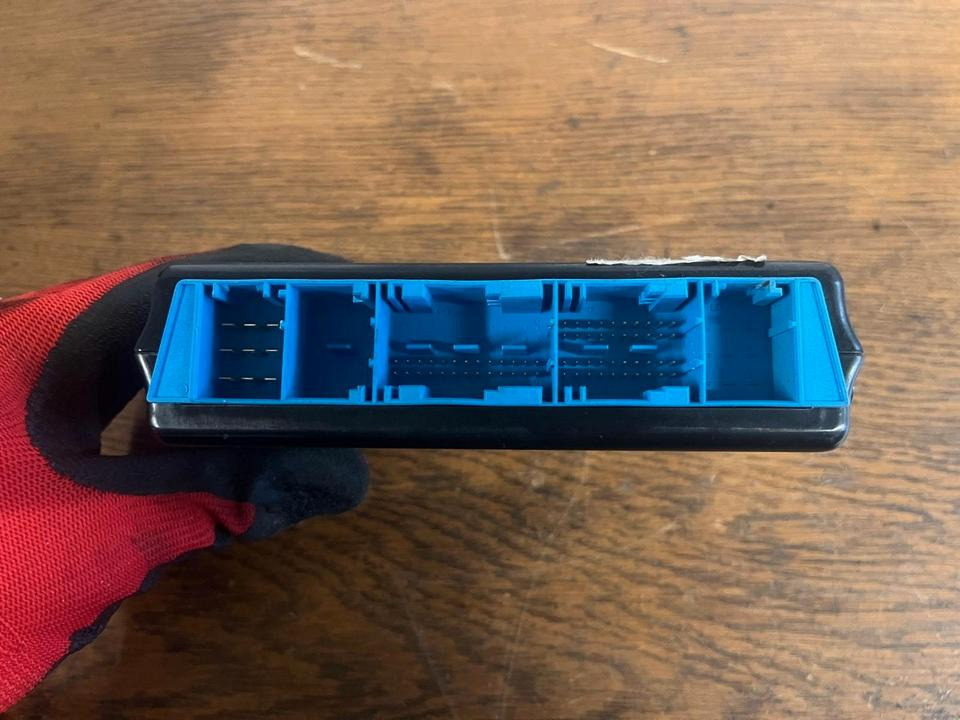 IVECO Continental EM-L Steuergerät 504230342 - ECU: 4 kép. IVECO Continental EM-L Steuergerät 504230342 - ECU: 4 kép.