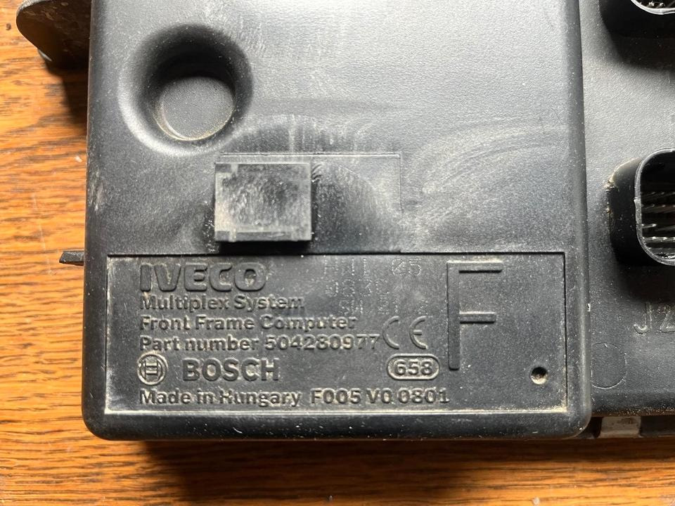 IVECO Multiplex System Front Frame Computer Steuergerät 504280977 - ECU - Teherautó: 2 kép. IVECO Multiplex System Front Frame Computer Steuergerät 504280977 - ECU - Teherautó: 2 kép.