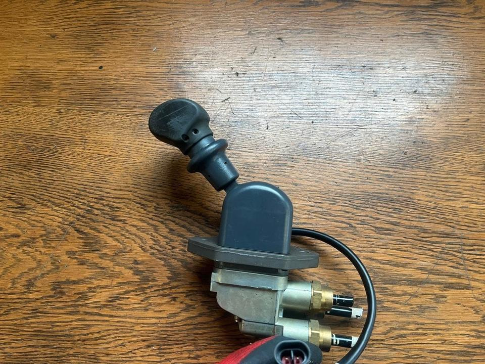 IVECO Stralis KNORR-BREMSE Bremsventil Handbremsventil DPM90EY - Fékszelep - Teherautó: 4 kép. IVECO Stralis KNORR-BREMSE Bremsventil Handbremsventil DPM90EY - Fékszelep - Teherautó: 4 kép.