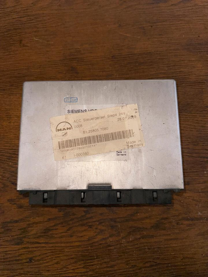 MAN ACC Steuergerät 81.25805.7080 - ECU - Teherautó: 2 kép. MAN ACC Steuergerät 81.25805.7080 - ECU - Teherautó: 2 kép.