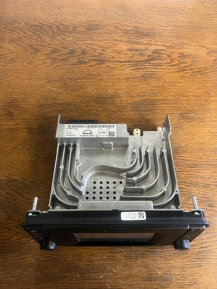 MAN EU6 Radio/Navigationssystem 81.28100-6029 - Navigációs rendszer - Teherautó: 4 kép. MAN EU6 Radio/Navigationssystem 81.28100-6029 - Navigációs rendszer - Teherautó: 4 kép.