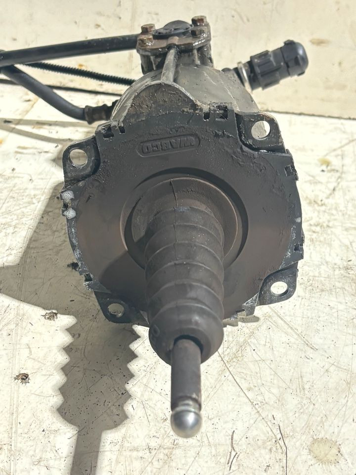 MAN Kupplungsverstärker WABCO 9700514120 / 81307256084 - Kuplung és alkatrészek - Teherautó: 3 kép. MAN Kupplungsverstärker WABCO 9700514120 / 81307256084 - Kuplung és alkatrészek - Teherautó: 3 kép.